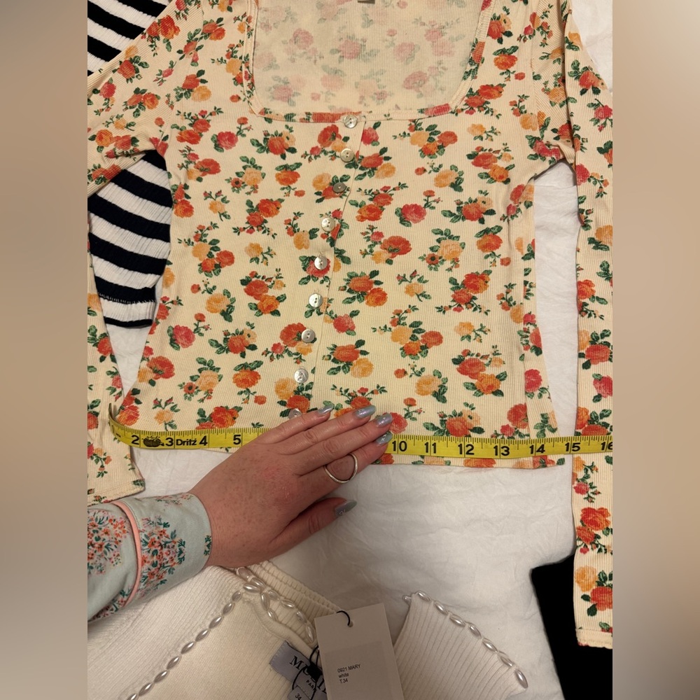 Rouje XS, Cream/Orange Floral Button-Front Long Sleeve Tee - Picture 5 of 6